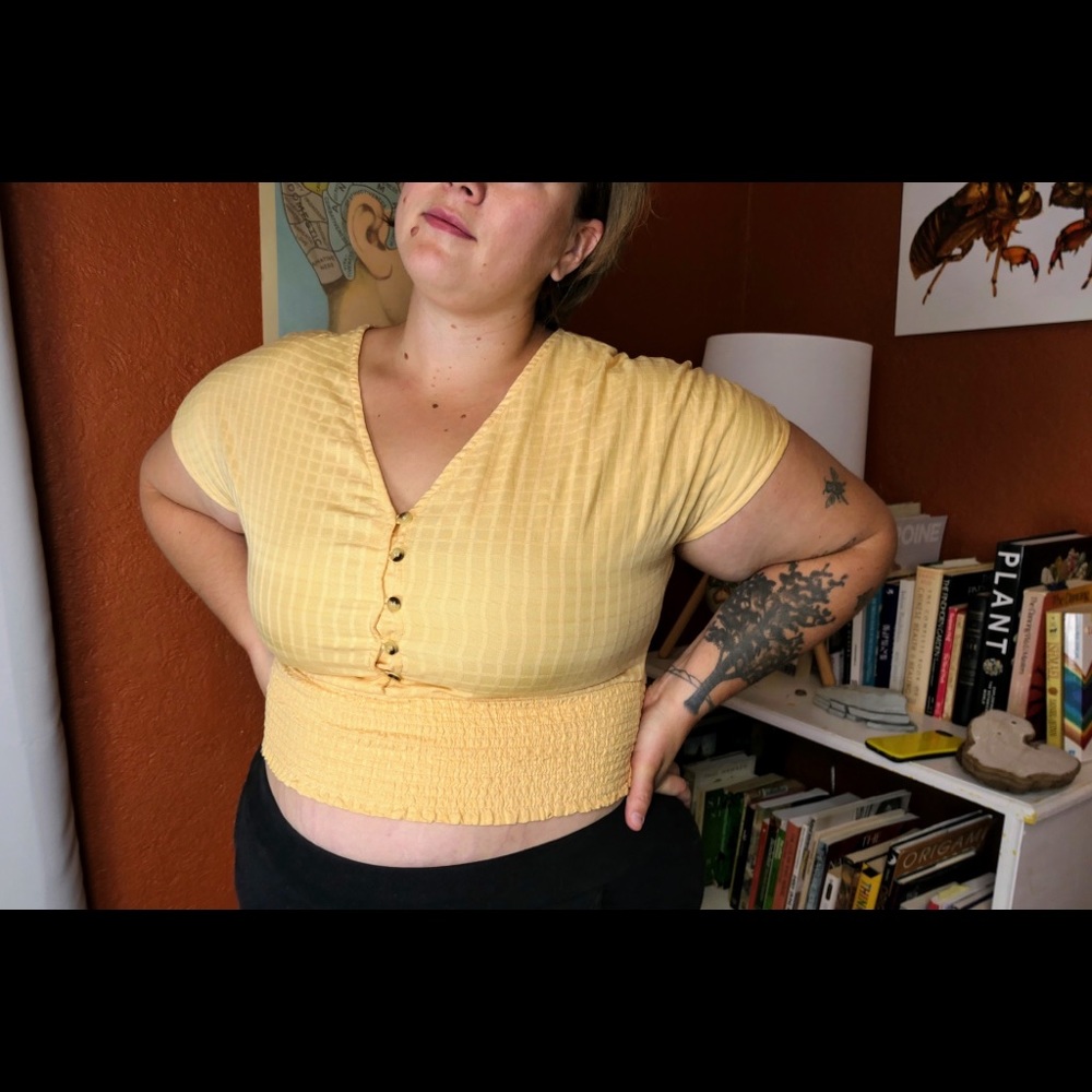 size L yellow Japna cinched crop top blouse